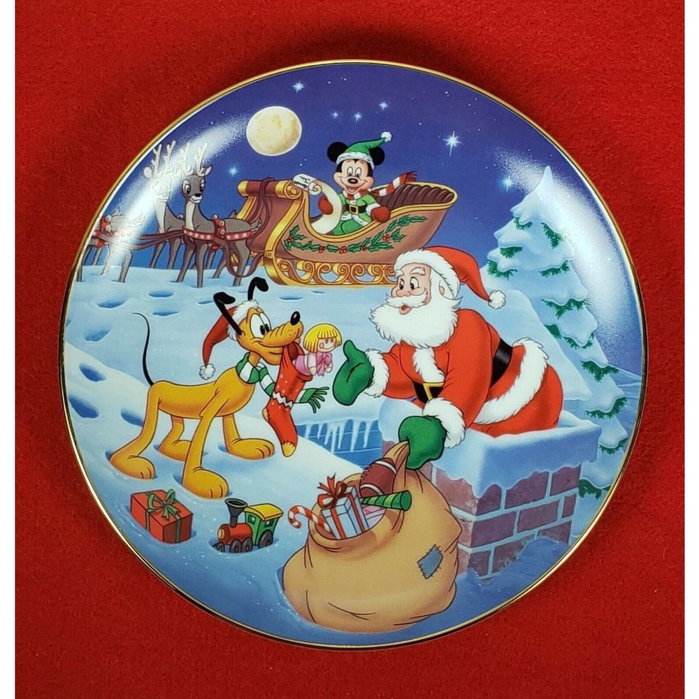 Mickey's Holiday Magic Collectors Plate "Thanks Pluto!" by Bradford MIB +COA